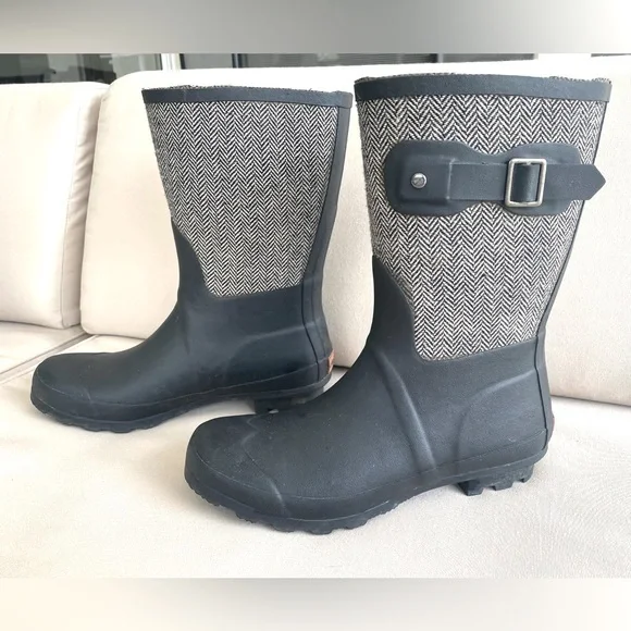 Chooka | Matte Black & Herringbone Mid-Rise Rain Boot - Picture 3 of 11
